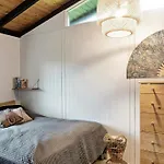 Unique With Wooden Ceilings Σπίτι διακοπών