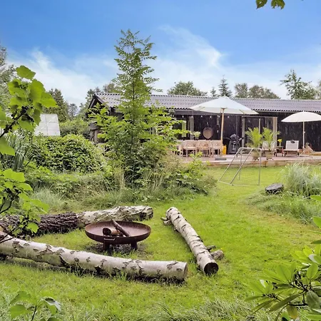 Unique With Wooden Ceilings Nyaraló