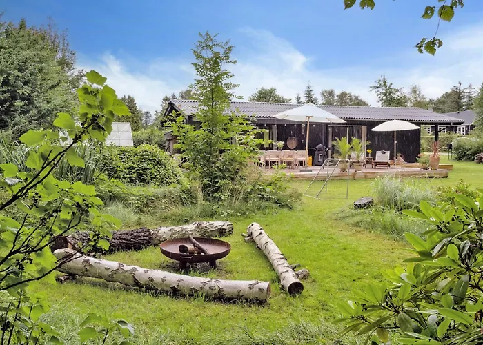Unique With Wooden Ceilings Nyaraló