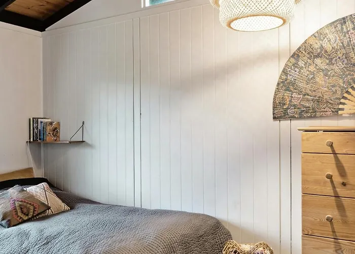 Unique With Wooden Ceilings Nyaraló